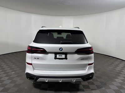 2026 BMW X5 xDrive40i xDrive40i in Mineral White Metallic — front three-quarter view