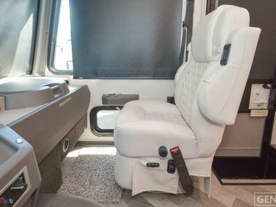 2026 Winnebago Adventurer - Photo 13