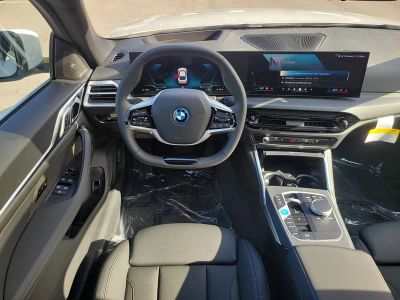 2026 BMW i4 — photo 16 view