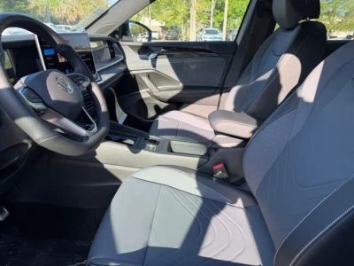 2026 Volkswagen Tiguan — photo 14 view