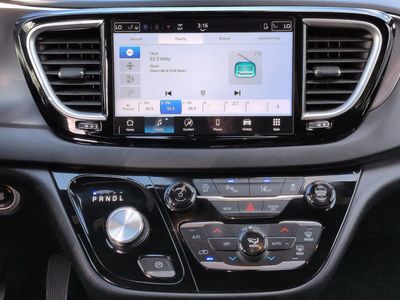 2026 Chrysler Pacifica — photo 18 view