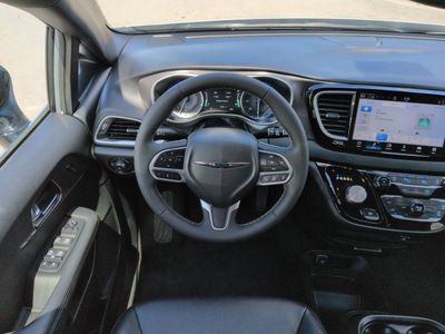 2026 Chrysler Pacifica — photo 16 view
