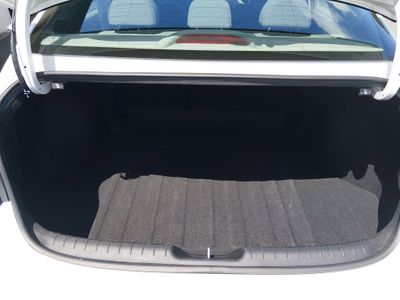 2025 Hyundai Elantra - Photo 11