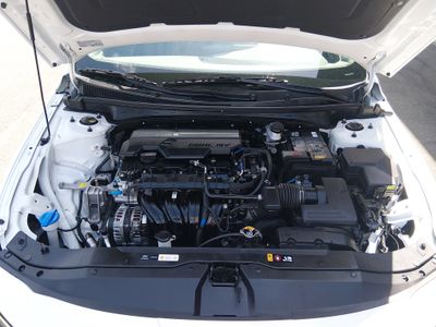 2025 Hyundai Elantra - Photo 9