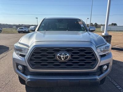 2020 Toyota Tacoma - Photo 2