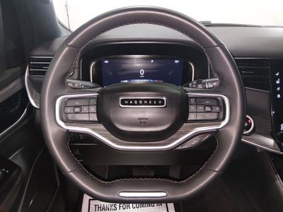 2024 Jeep Wagoneer — photo 12 view