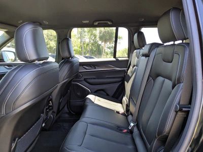 2026 Jeep Grand Cherokee — photo 14 view