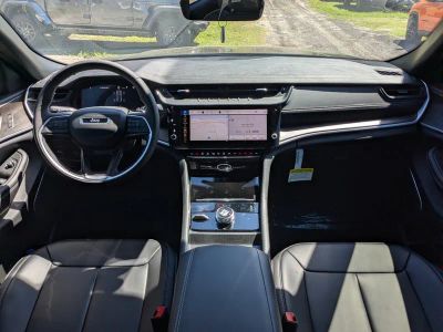2026 Jeep Grand Cherokee — photo 16 view