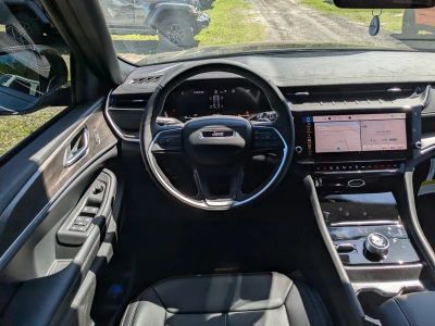 2026 Jeep Grand Cherokee — photo 17 view