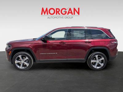 2026 Jeep Grand Cherokee — engine compartment view