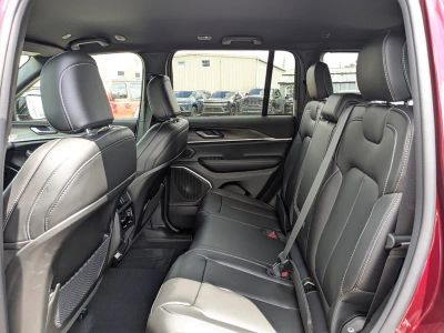 2026 Jeep Grand Cherokee — photo 14 view