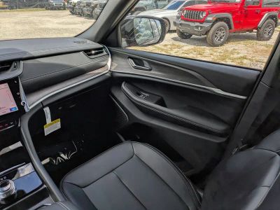 2026 Jeep Grand Cherokee — photo 18 view
