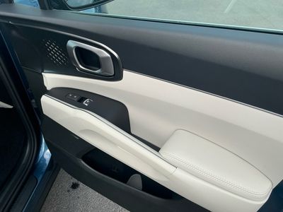 2026 Kia Sorento Hybrid — photo 21 view