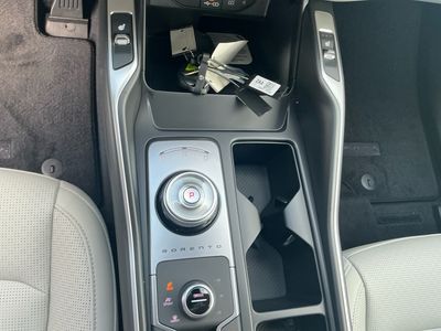 2026 Kia Sorento Hybrid — photo 13 view