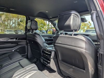 2022 Jeep Wagoneer - Photo 12