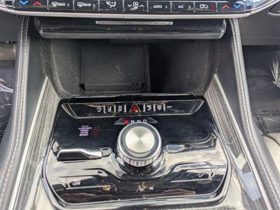 2022 Jeep Wagoneer - Photo 27