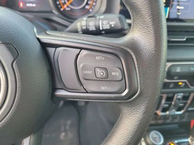 2025 Jeep Wrangler — photo 17 view
