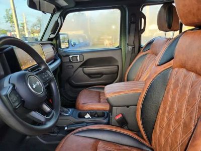 2025 Jeep Wrangler — photo 13 view