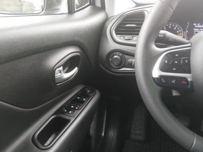 2023 Jeep Renegade - Photo 18
