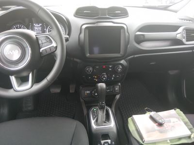 2023 Jeep Renegade - Photo 16