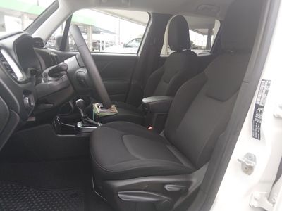 2023 Jeep Renegade - Photo 12