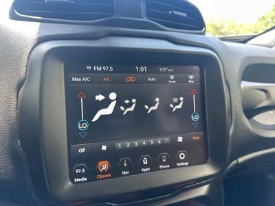 2023 Jeep Renegade - Photo 18