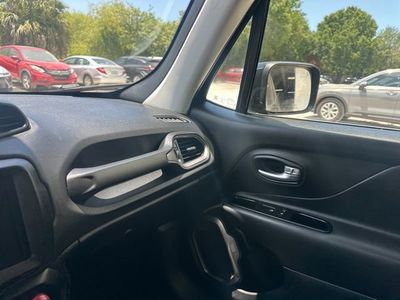 2023 Jeep Renegade - Photo 15