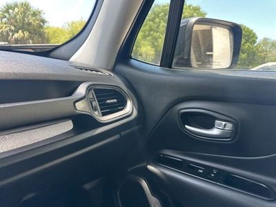 2023 Jeep Renegade - Photo 21