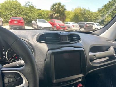 2023 Jeep Renegade - Photo 14