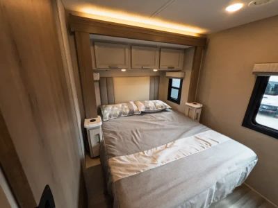 2027 Thor Motor Coach OMNI TRAIL — photo 17 view