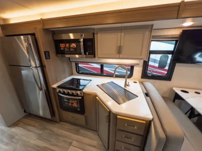 2027 Thor Motor Coach OMNI TRAIL — photo 11 view