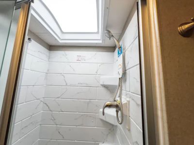 2027 Thor Motor Coach OMNI TRAIL — photo 16 view