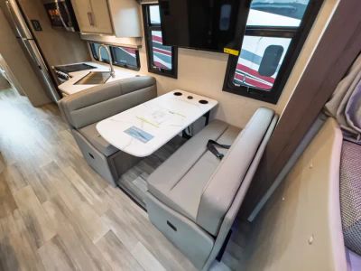 2027 Thor Motor Coach OMNI TRAIL — photo 8 view