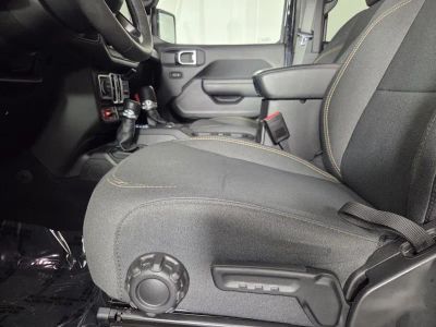 2025 Jeep Wrangler — photo 13 view