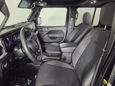 2025 Jeep Wrangler — photo 11 view