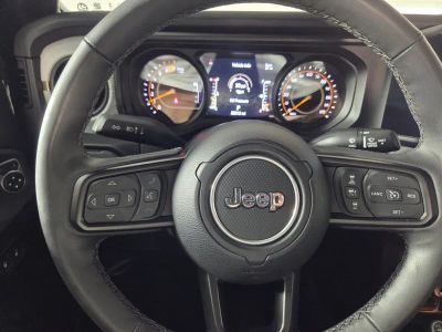 2025 Jeep Wrangler — photo 17 view