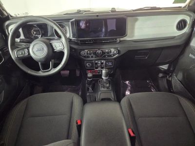 2025 Jeep Wrangler — photo 27 view