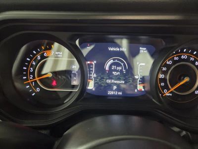 2025 Jeep Wrangler — photo 16 view
