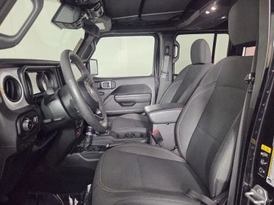 2025 Jeep Wrangler — photo 12 view