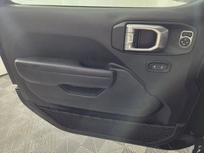 2025 Jeep Wrangler — photo 21 view