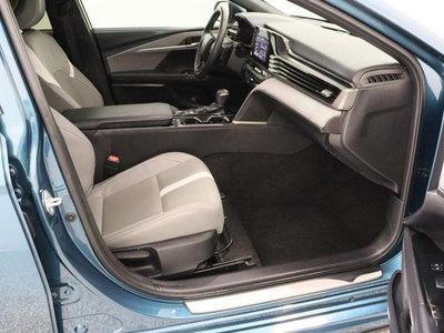2025 Toyota Camry FWD - Photo 38