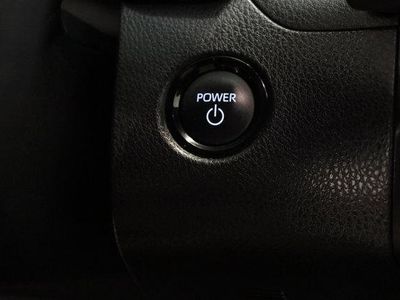 2025 Toyota Camry FWD - Photo 19