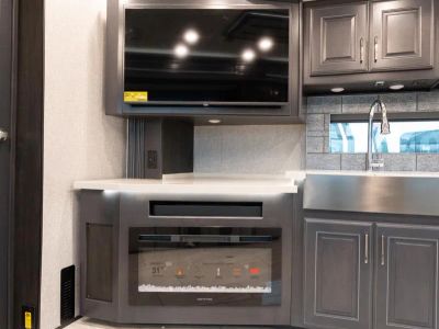 2026 Fleetwood DISCOVERY LXE - Photo 8