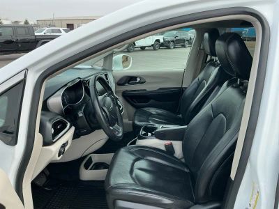 2022 Chrysler Pacifica - Photo 9