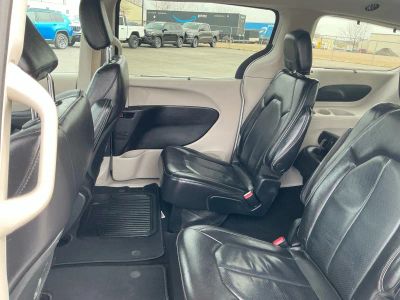 2022 Chrysler Pacifica - Photo 16
