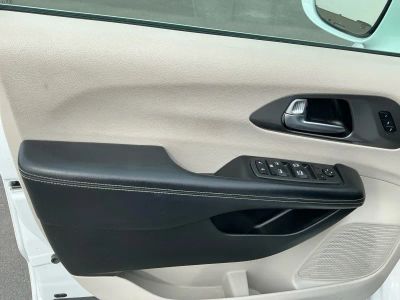 2022 Chrysler Pacifica - Photo 15