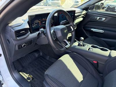 2025 Ford Mustang - Photo 16