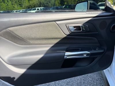 2025 Ford Mustang - Photo 27