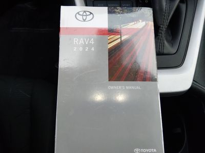 2024 Toyota RAV4 - Photo 17