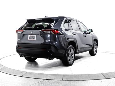 2025 Toyota RAV4 - Photo 11
